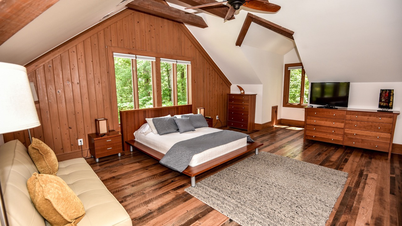 Photo of Bedroom in Leasburg