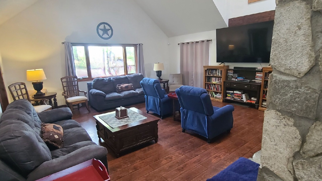 Photo of Livingroom in Weaverville