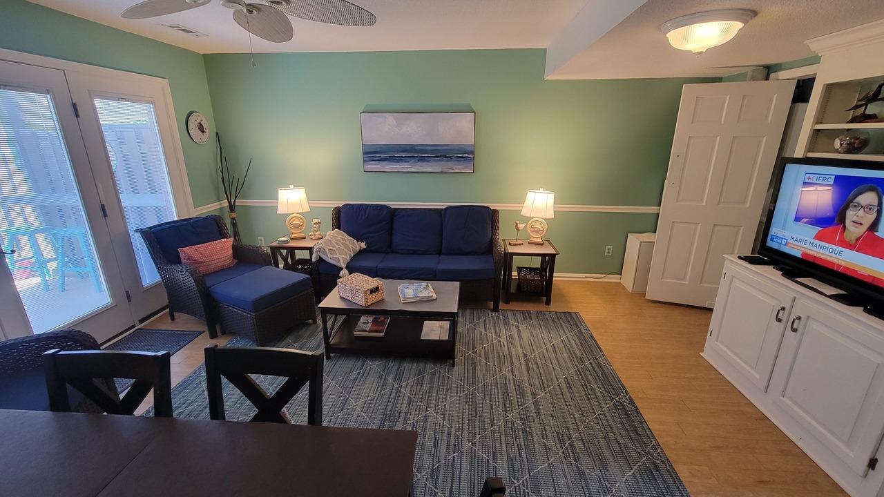 Photo of Livingroom in Pine Knoll Shores