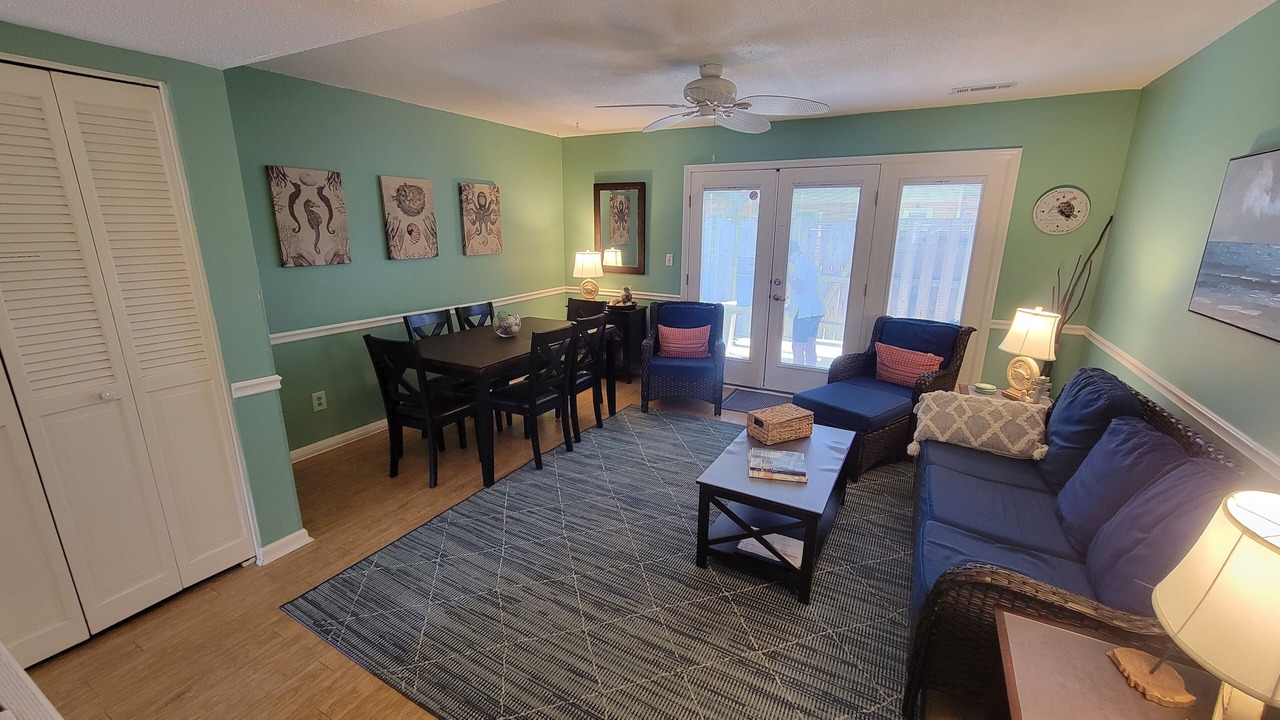 Photo of Livingroom in Pine Knoll Shores