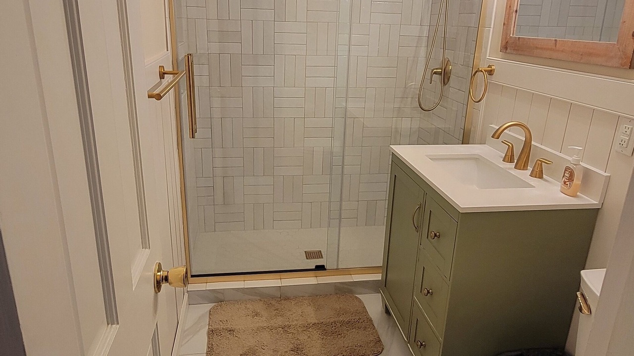 Photo of Bathroom in Pine Knoll Shores