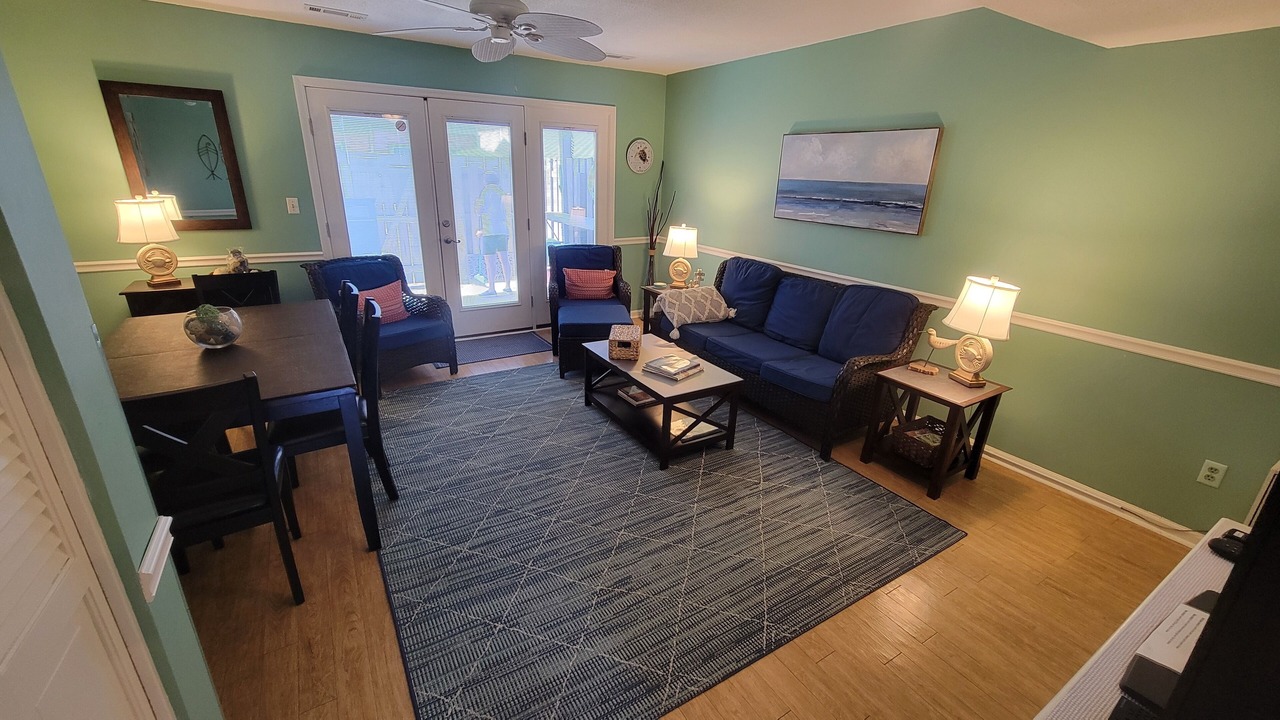 Photo of Livingroom in Pine Knoll Shores