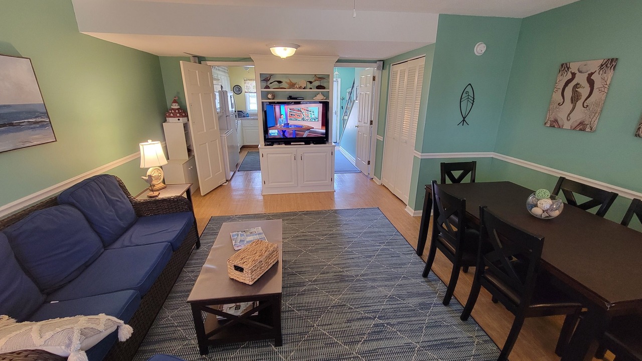 Photo of Livingroom in Pine Knoll Shores