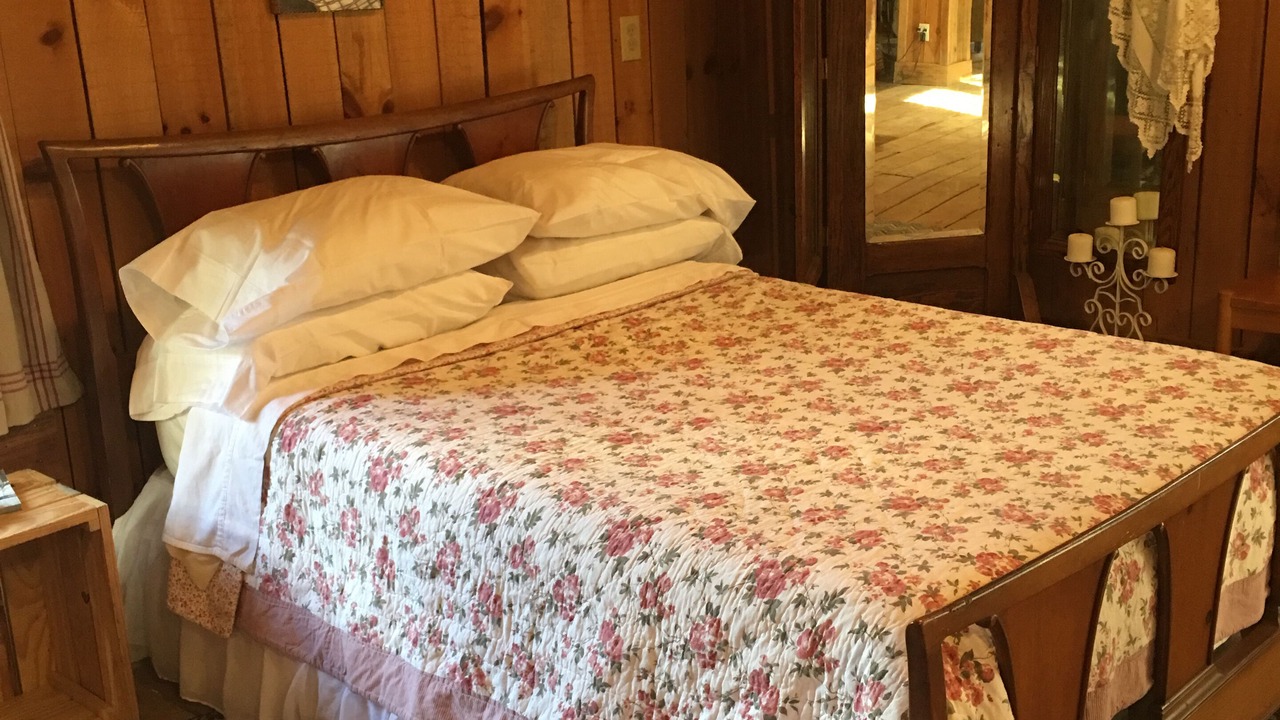 Photo of Bedroom in Saluda