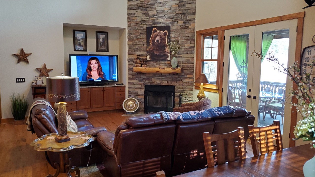 Photo of Livingroom in Bear Lake Reserve