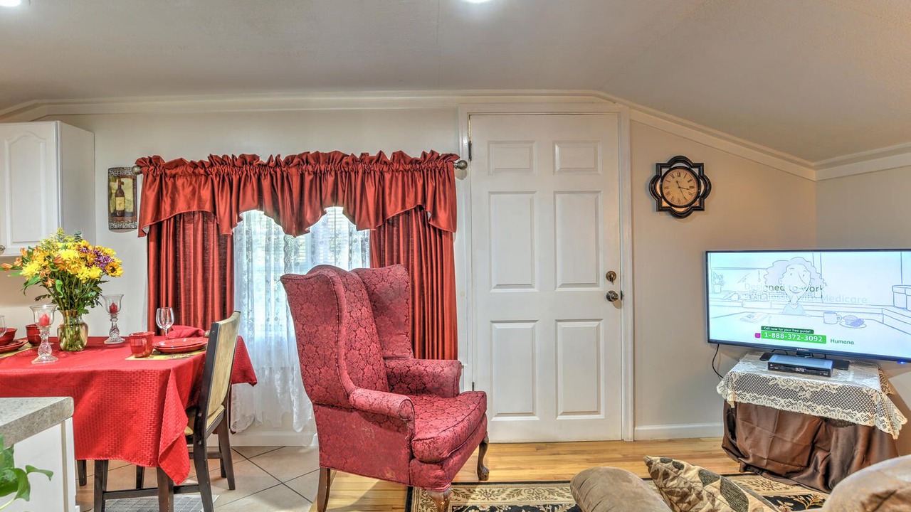 Photo of Livingroom in Candler