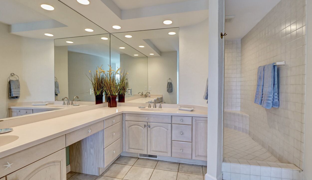 Photo of Bathroom in Shell Island