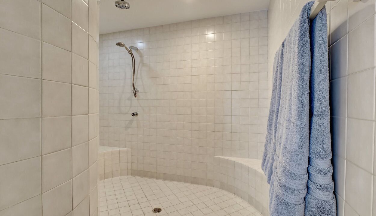 Photo of Bathroom in Shell Island