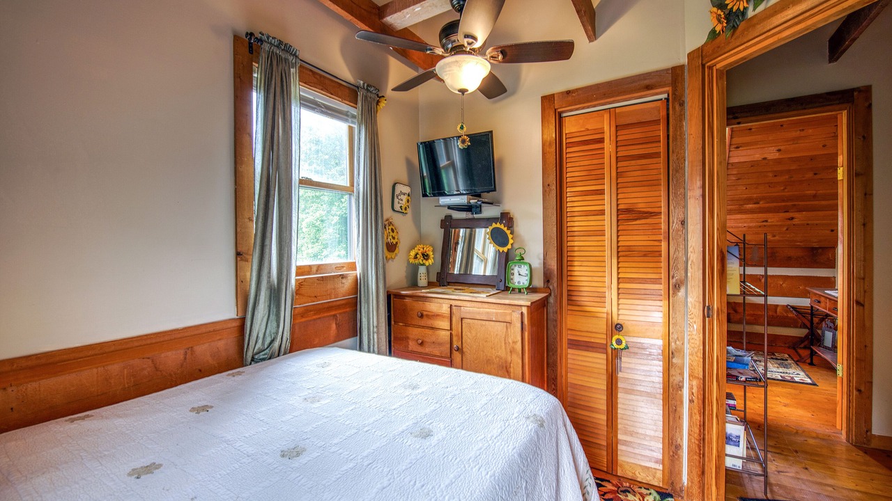 Photo of Bedroom in Maple Springs