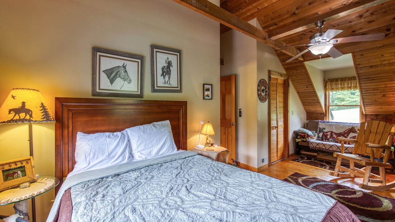 Photo of Bedroom in Maple Springs