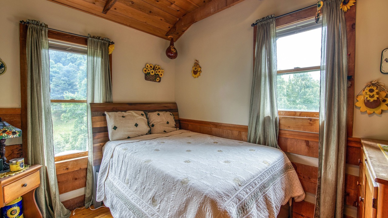 Photo of Bedroom in Maple Springs