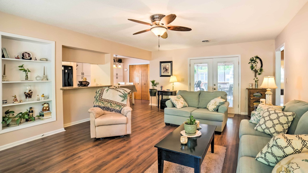 Photo of Livingroom in Tranquil Harbour