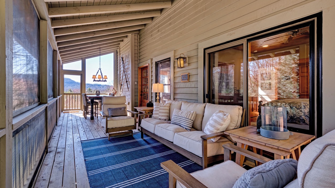 Photo of Livingroom in Cashiers