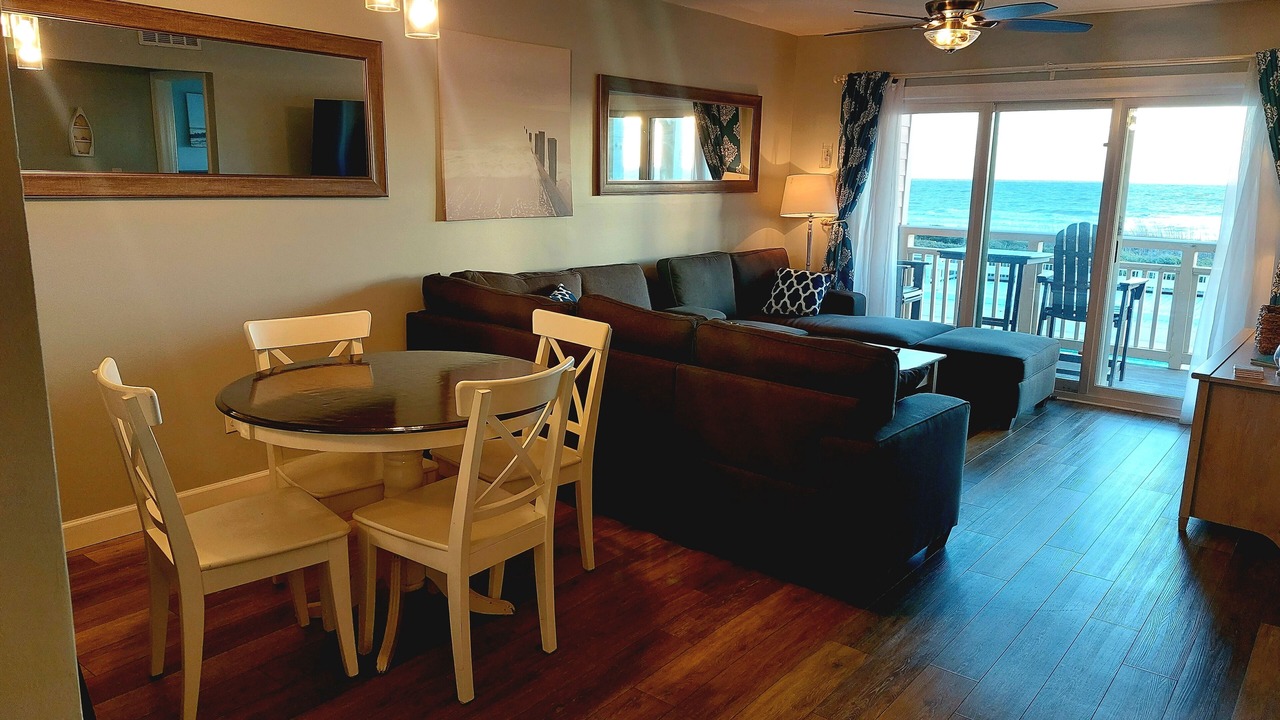 Photo of Livingroom in Caswell Beach