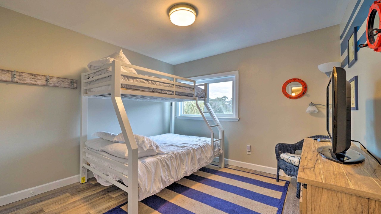 Photo of Bedroom in Caswell Beach