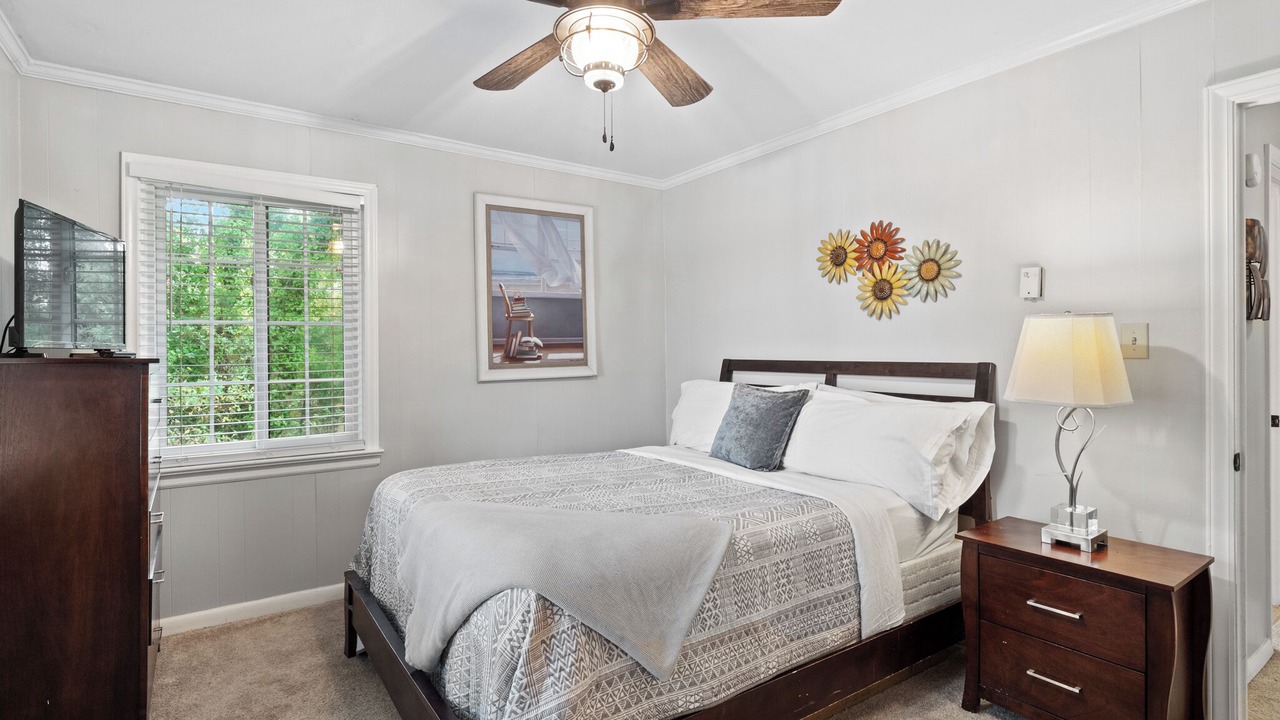 Photo of Bedroom in Mountain Island
