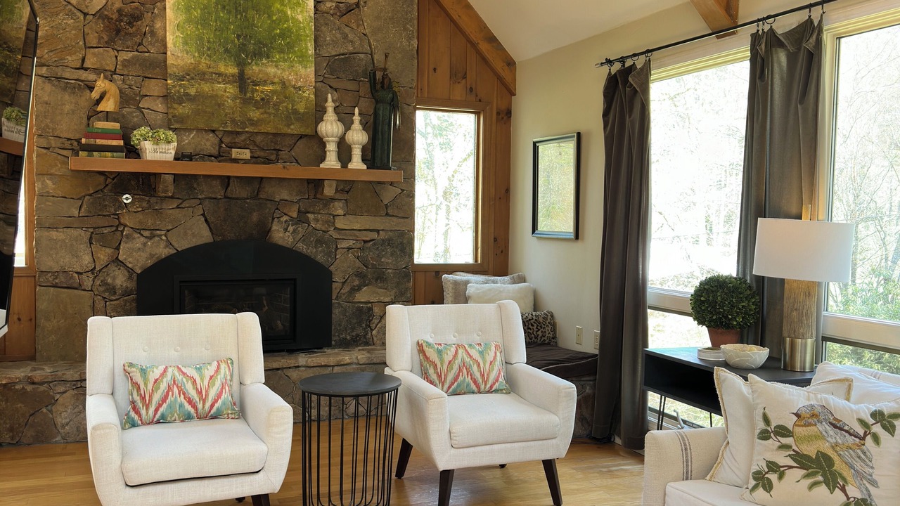 Photo of Livingroom in Lake Sequoyah
