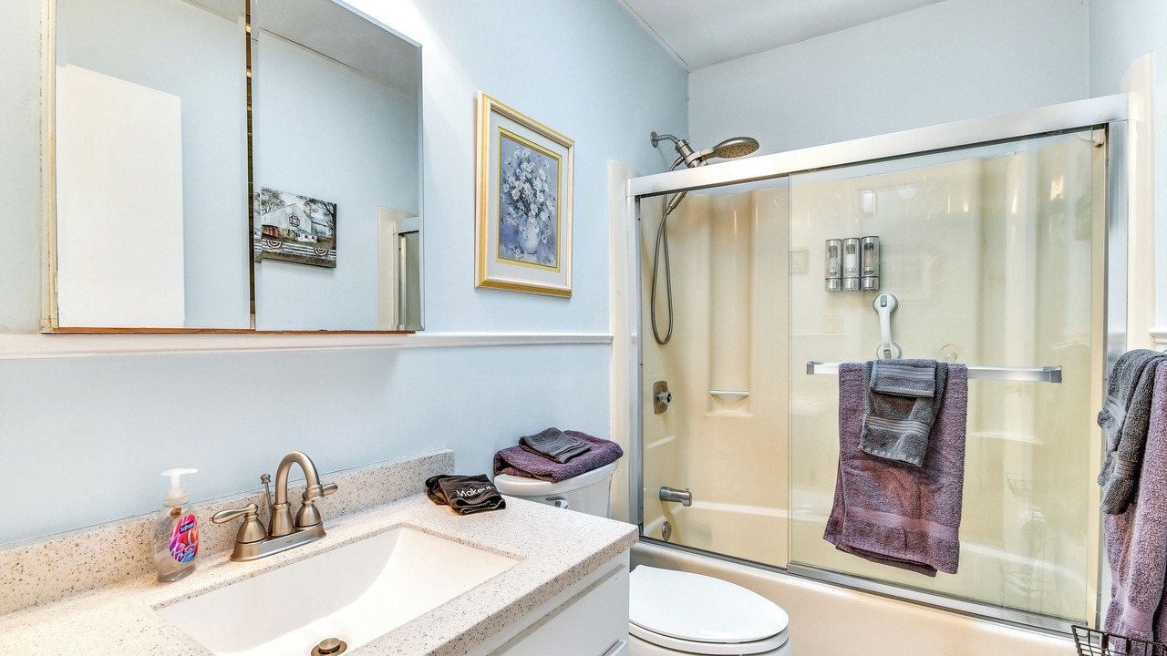 Photo of Bathroom in Newland