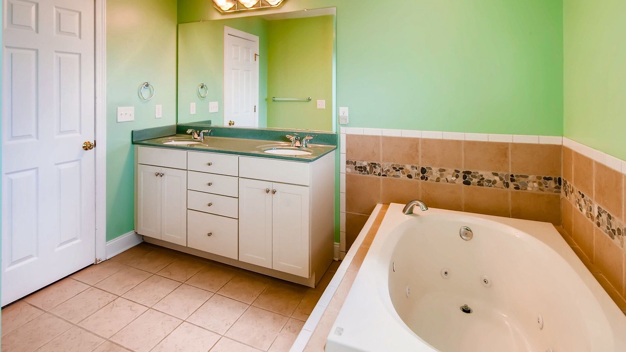 Photo of Bathroom in Wind Over Waves