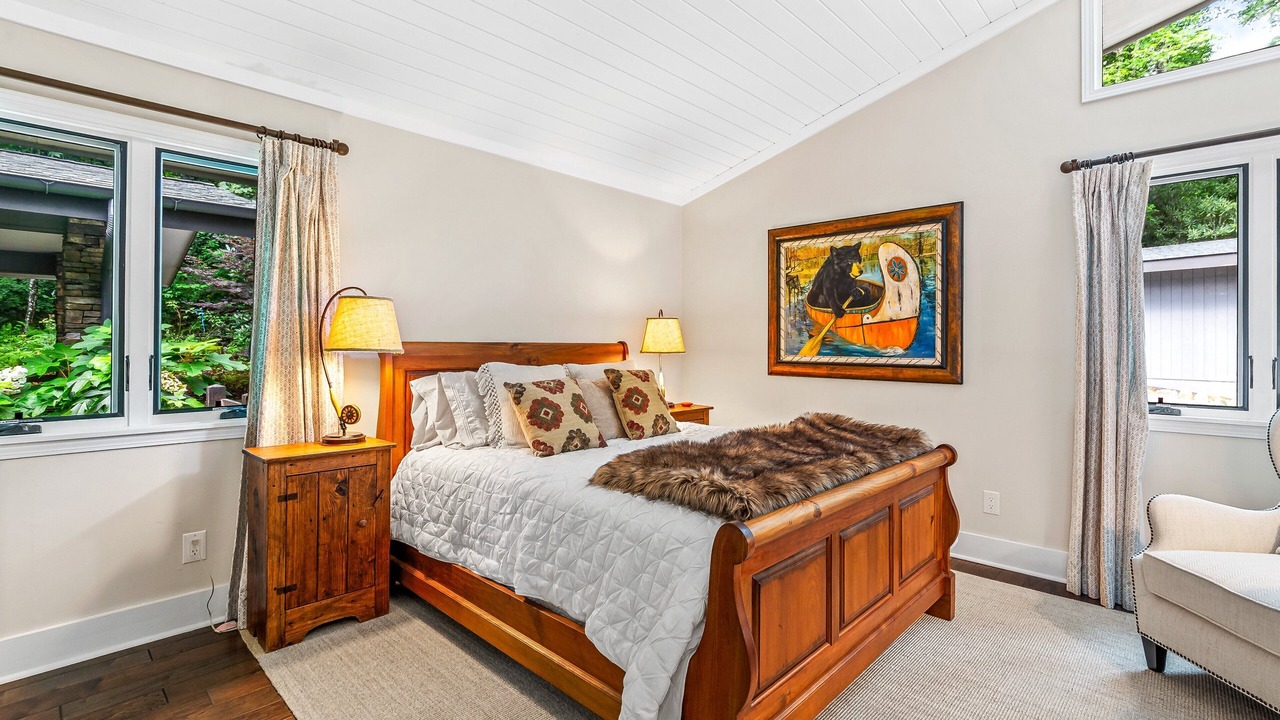 Photo of Bedroom in Lake Toxaway