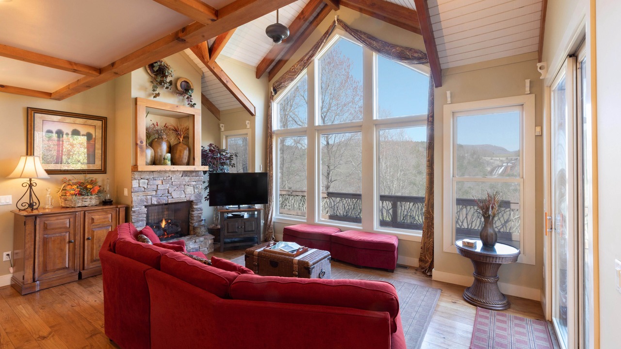 Photo of Livingroom in Lake Toxaway