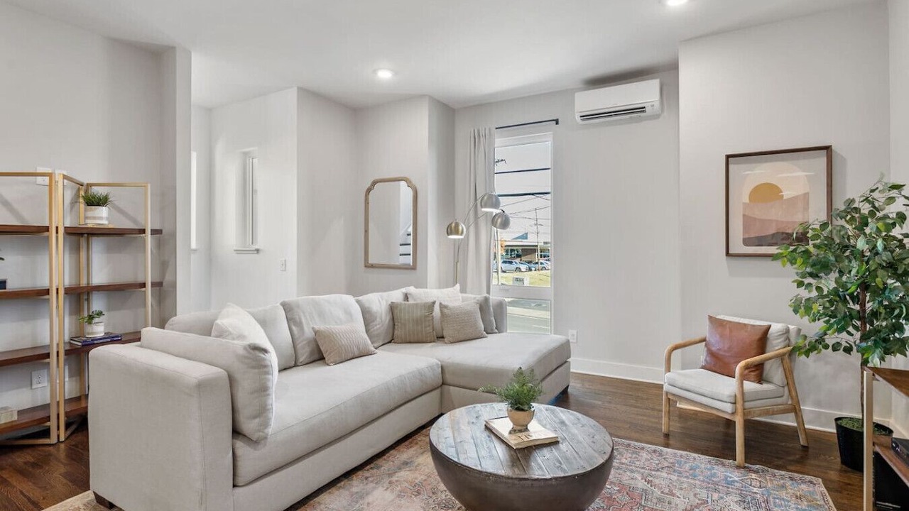 Photo of Livingroom in East Hill