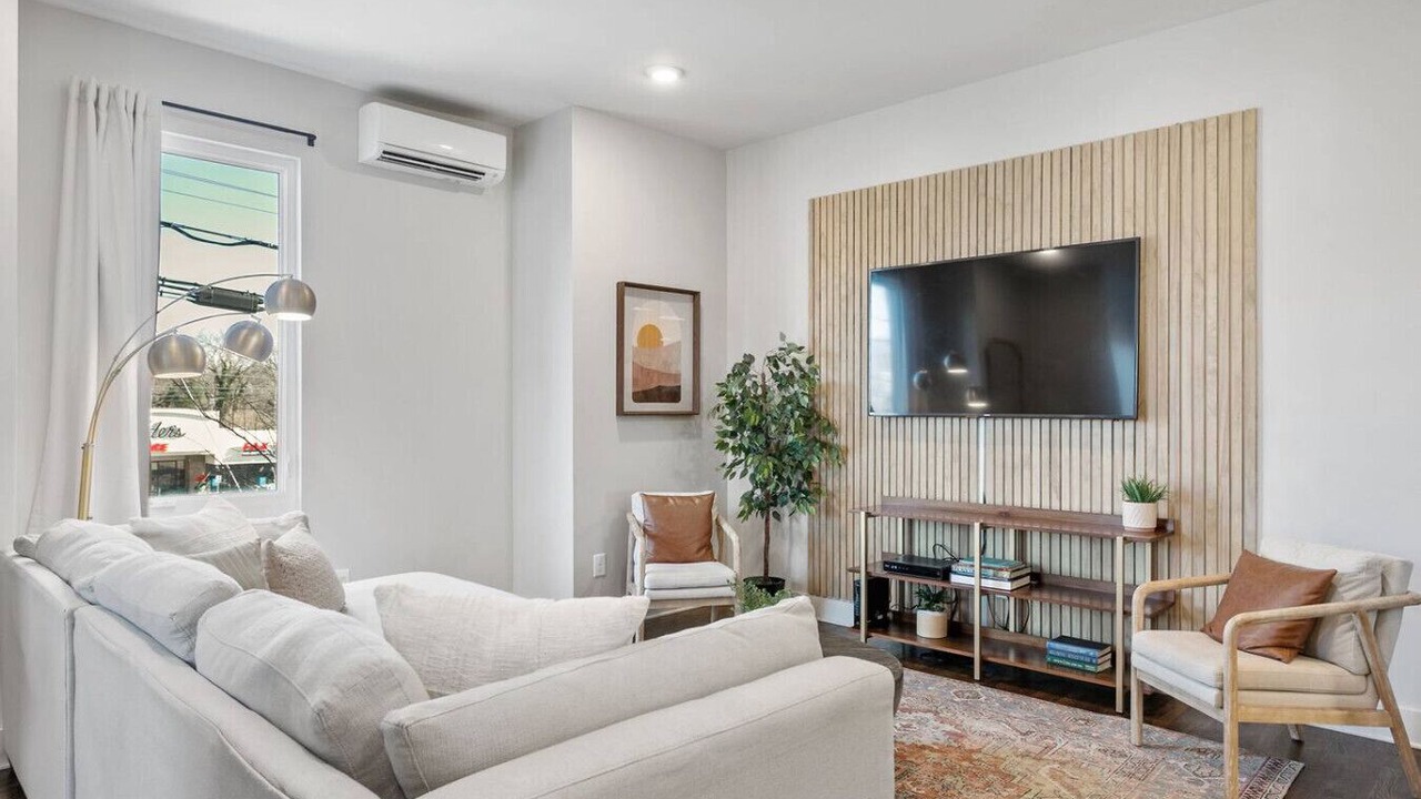 Photo of Livingroom in East Hill