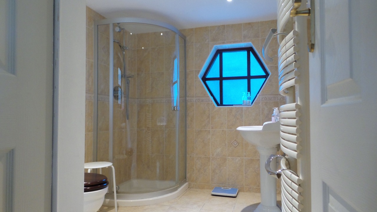 Photo of Bathroom in Three Legged Cross