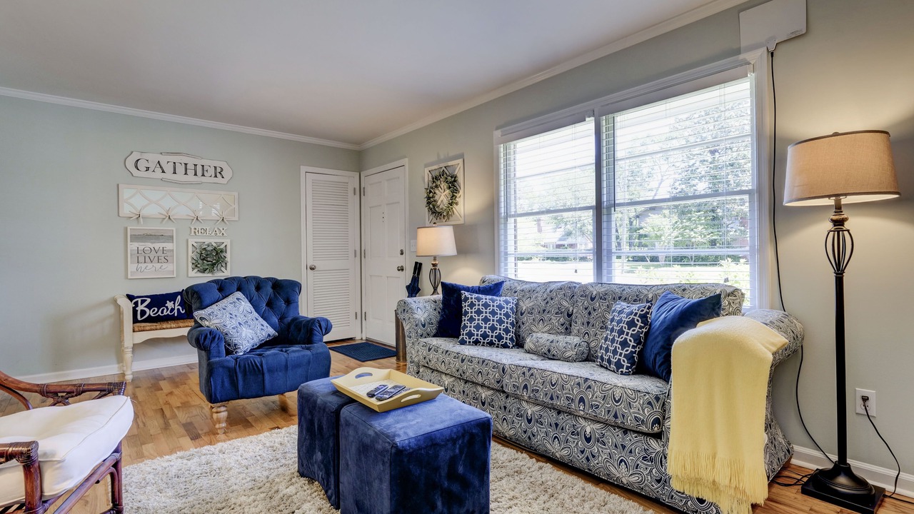 Photo of Livingroom in Forest Hills