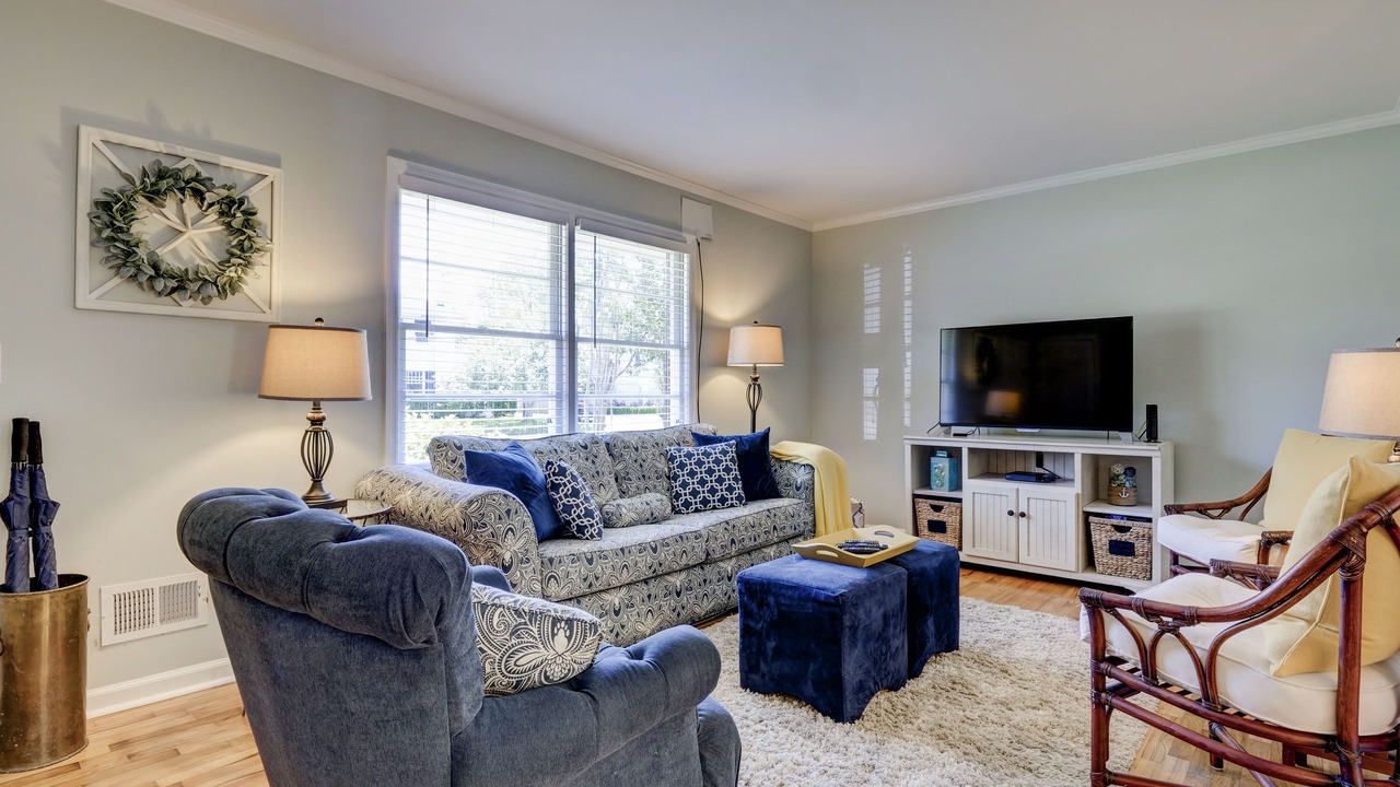 Photo of Livingroom in Forest Hills