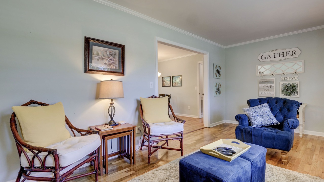 Photo of Livingroom in Forest Hills