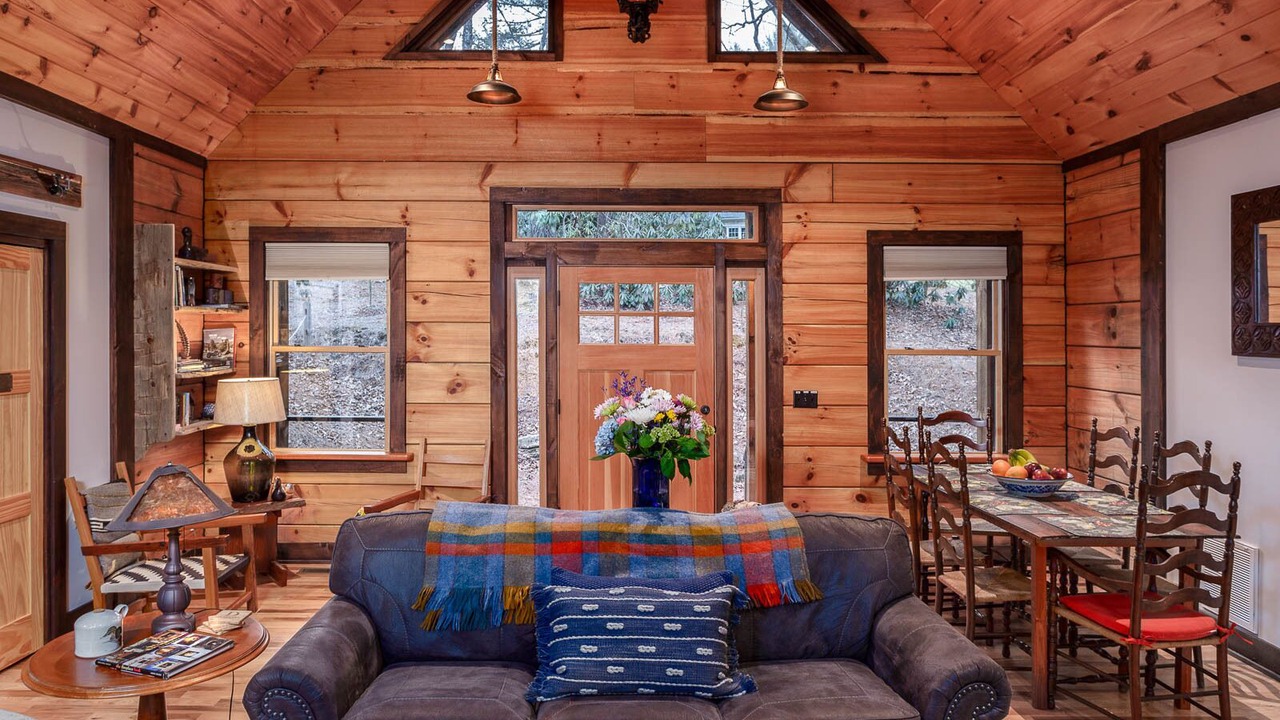 Photo of Bedroom in Flat Rock