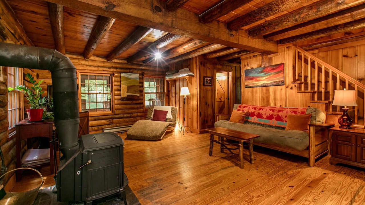Photo of Bedroom in Hendersonville