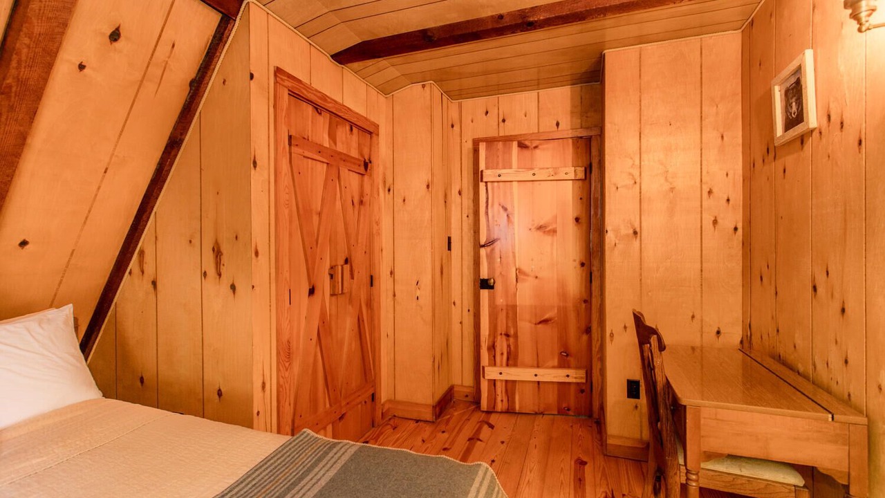 Photo of Bedroom in Hendersonville