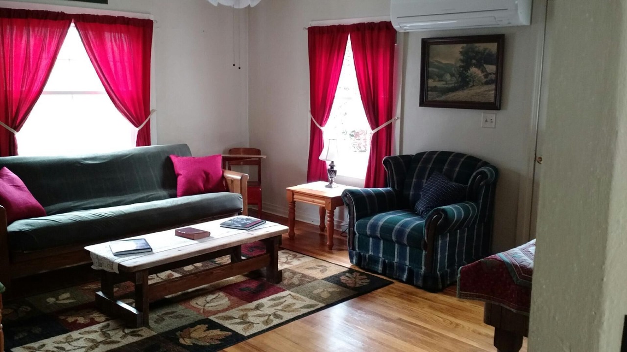Photo of Livingroom in Mars Hill