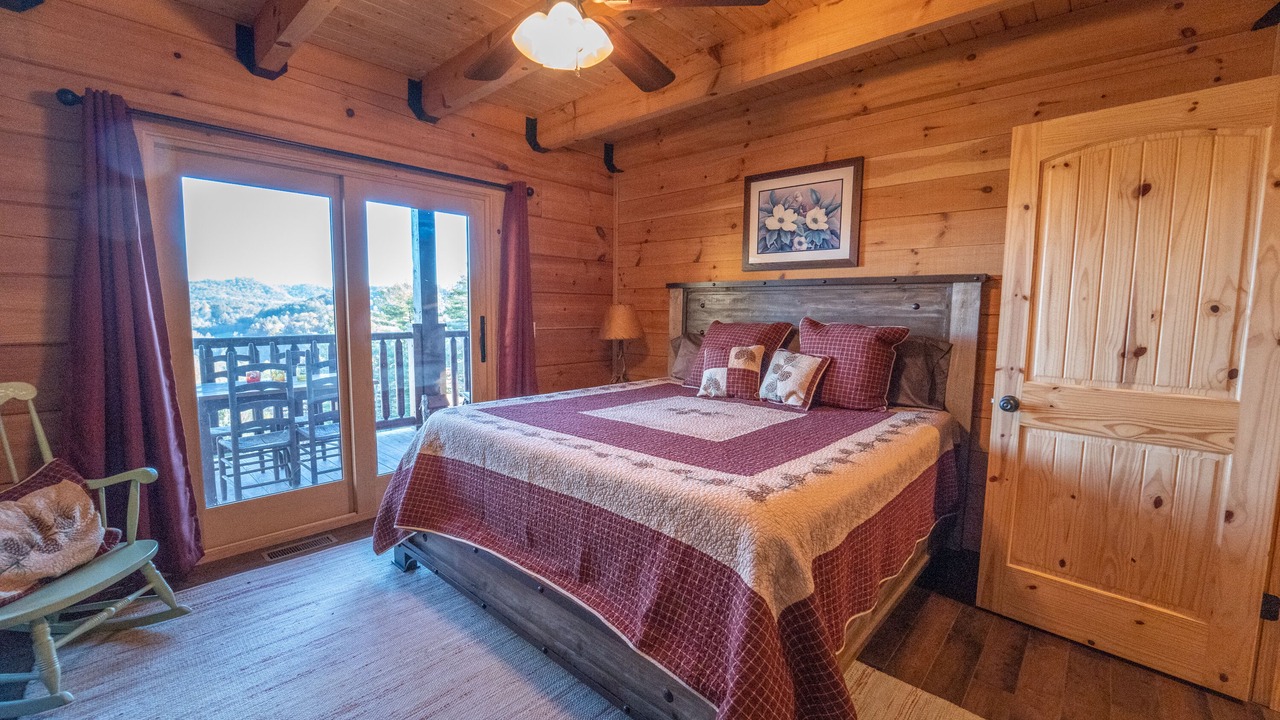 Photo of Bedroom in Hendersonville