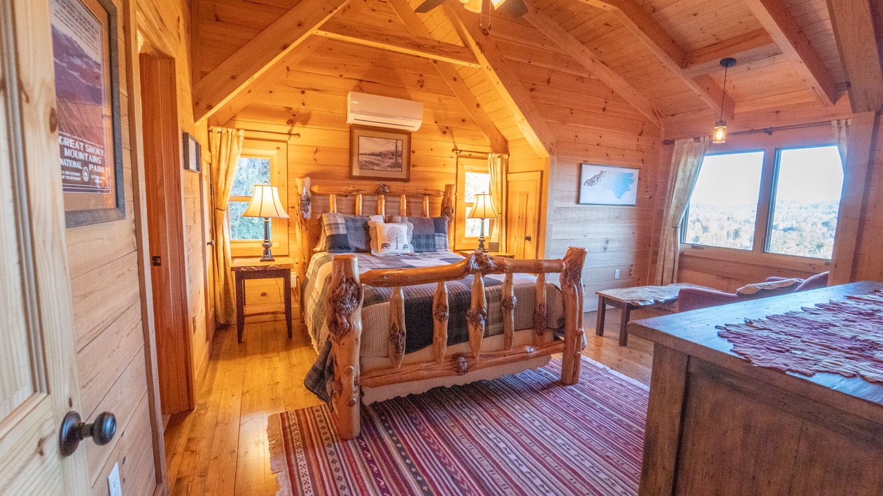Photo of Bedroom in Hendersonville