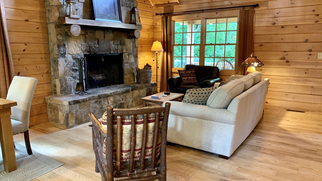 Photo of Livingroom in Hendersonville
