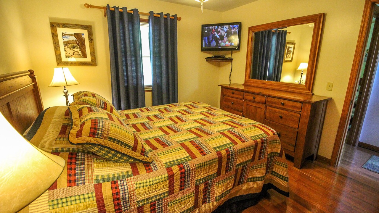 Photo of Bedroom in Grassy Creek