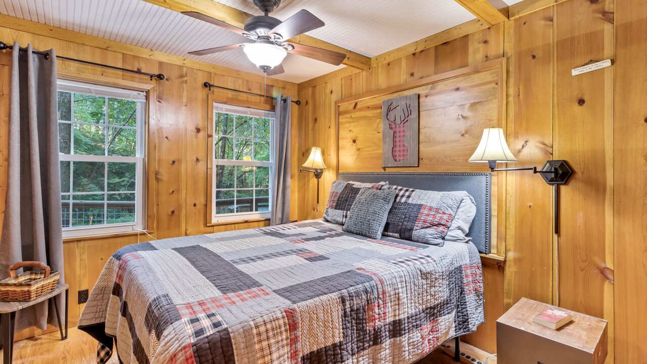 Photo of Bedroom in Sunset