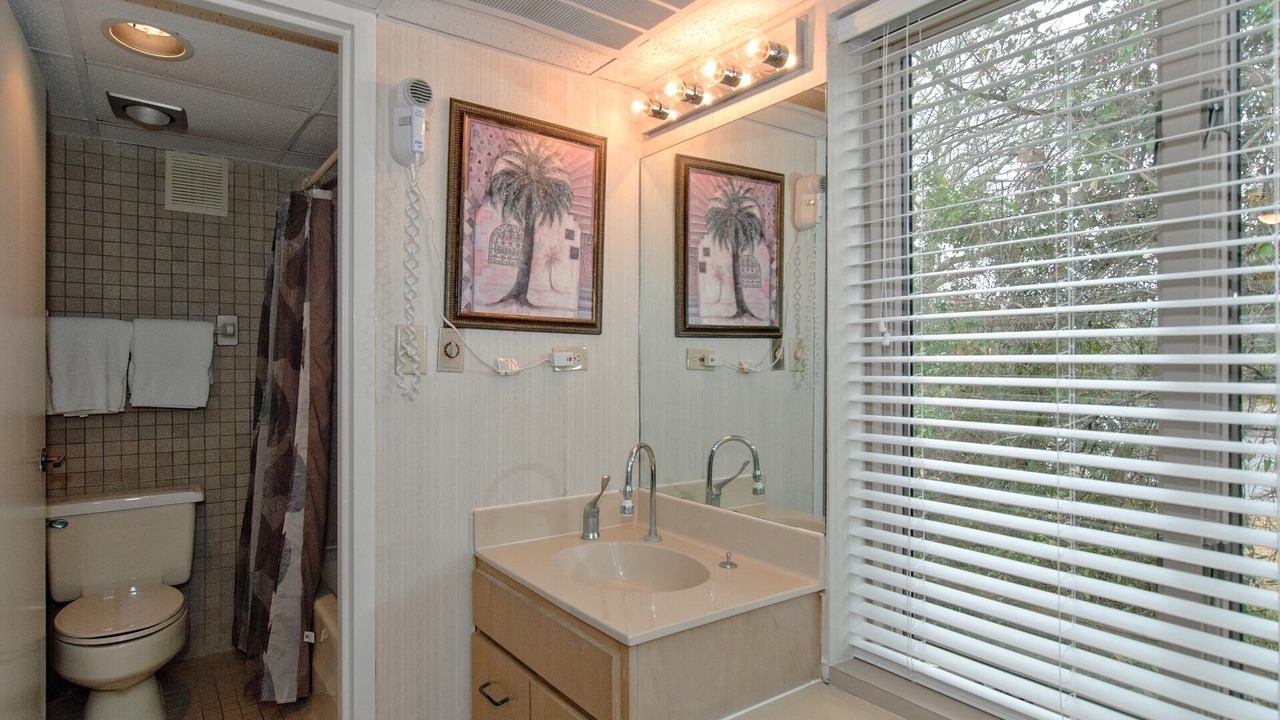 Photo of Bathroom in Airlie