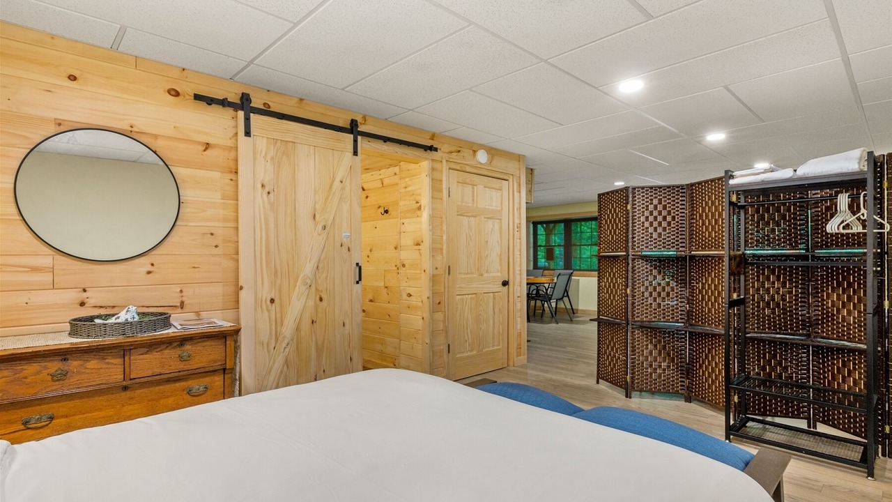Photo of Bedroom in Hendersonville