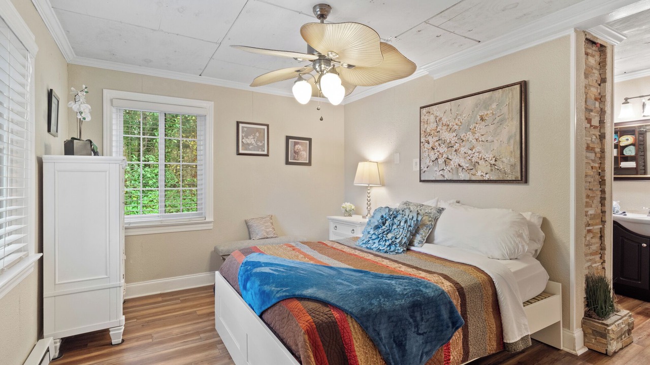 Photo of Bedroom in Mountain Island