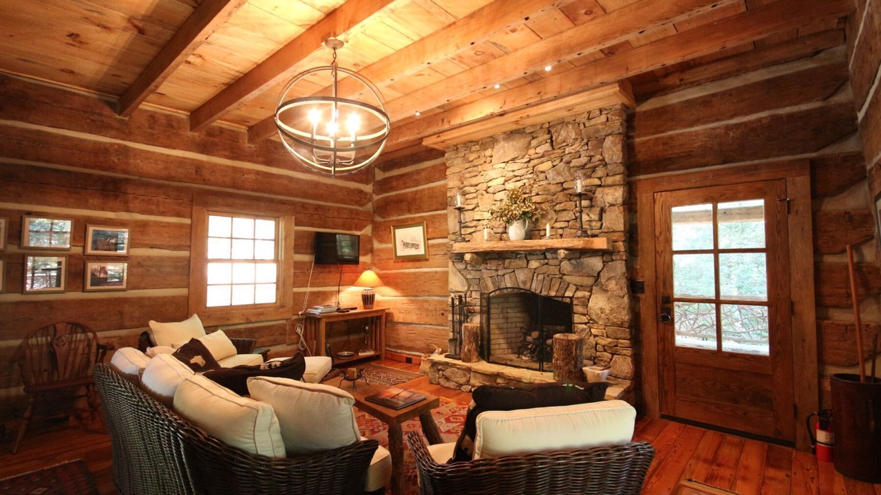 Photo of Livingroom in Pisgah Forest