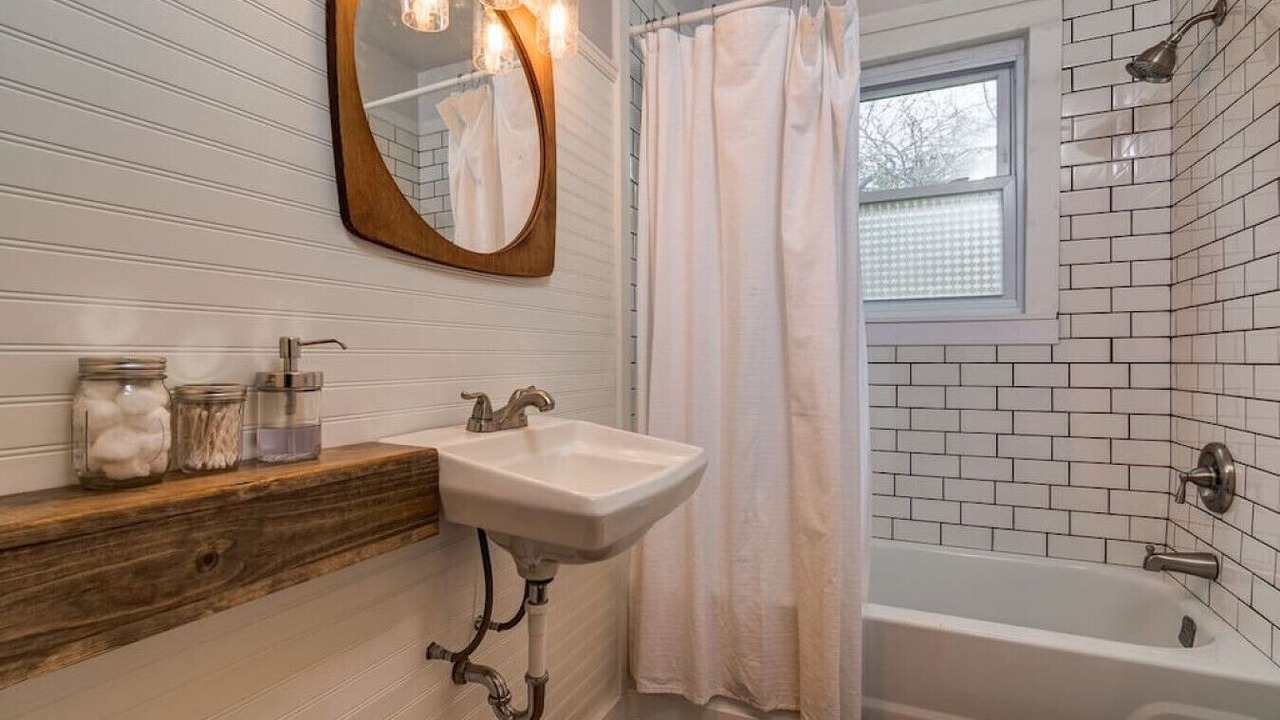 Photo of Bathroom in Candler