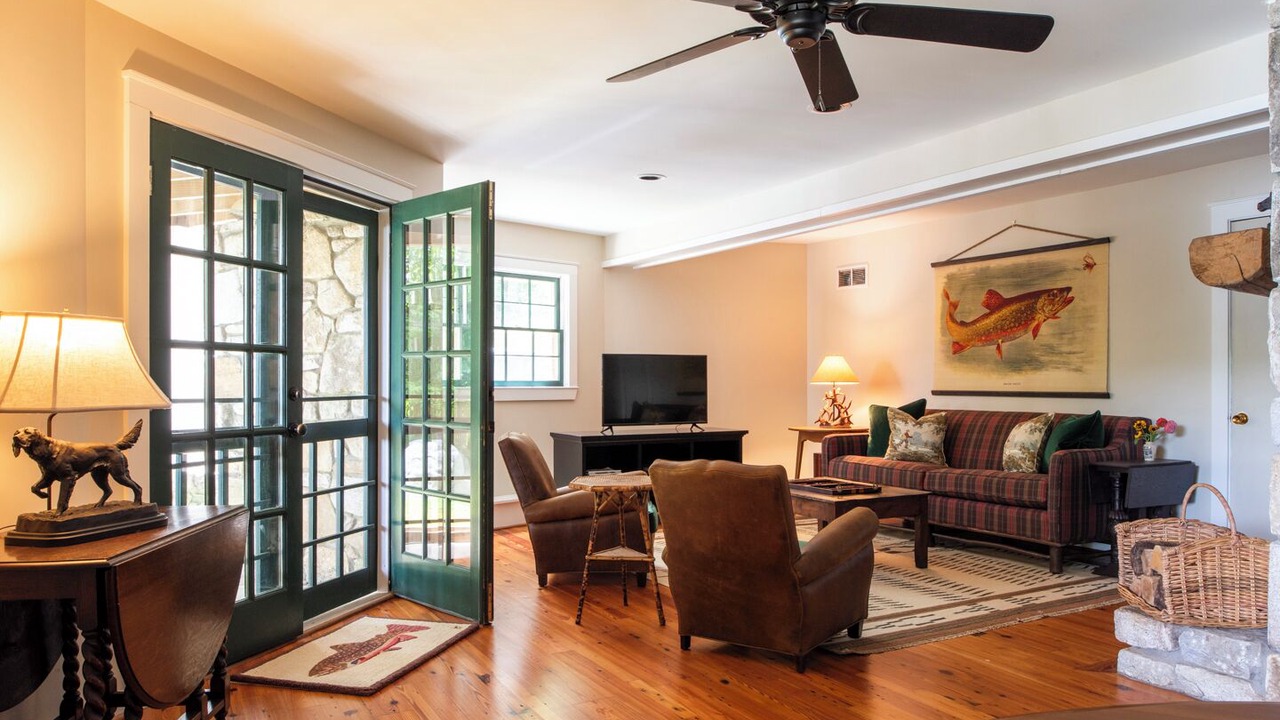 Photo of Livingroom in Cullowhee