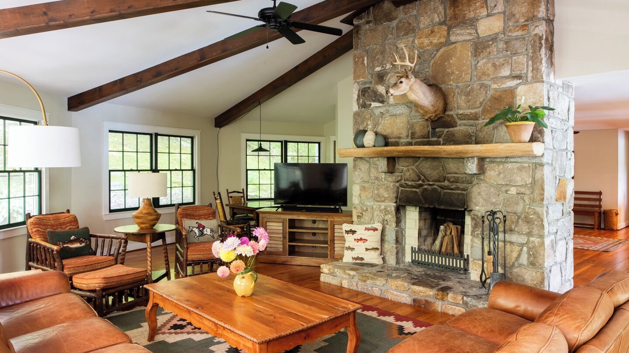 Photo of Livingroom in Cullowhee