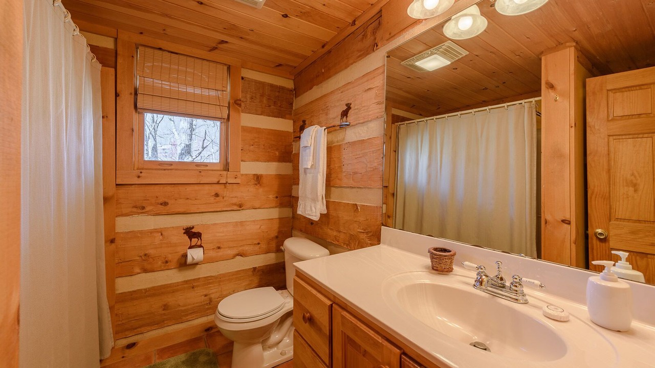 Photo of Bathroom in Seven Devils