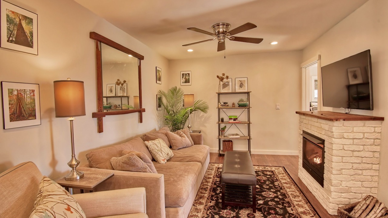 Photo of Livingroom in Mirror Lake