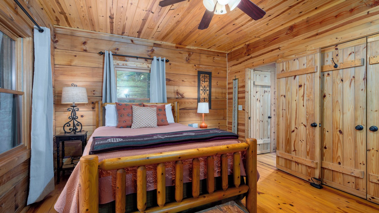 Photo of Bedroom in Globe